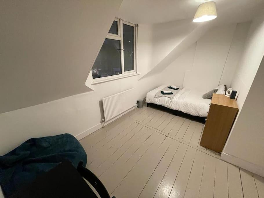 Stunning 2 Bedroom On Tower Bridge Londra Esterno foto