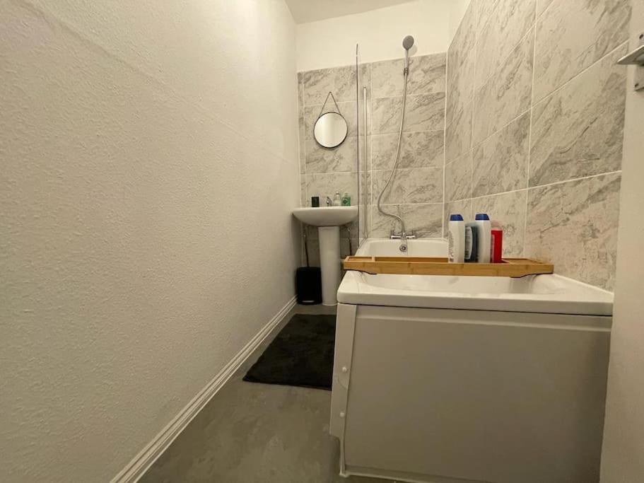 Stunning 2 Bedroom On Tower Bridge Londra Esterno foto