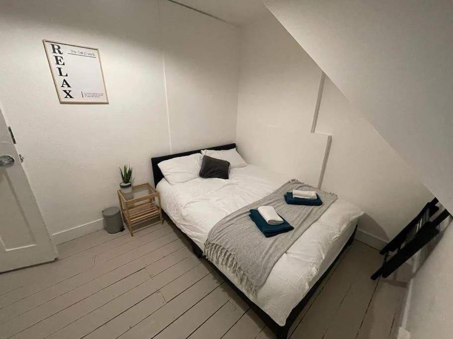 Stunning 2 Bedroom On Tower Bridge Londra Esterno foto